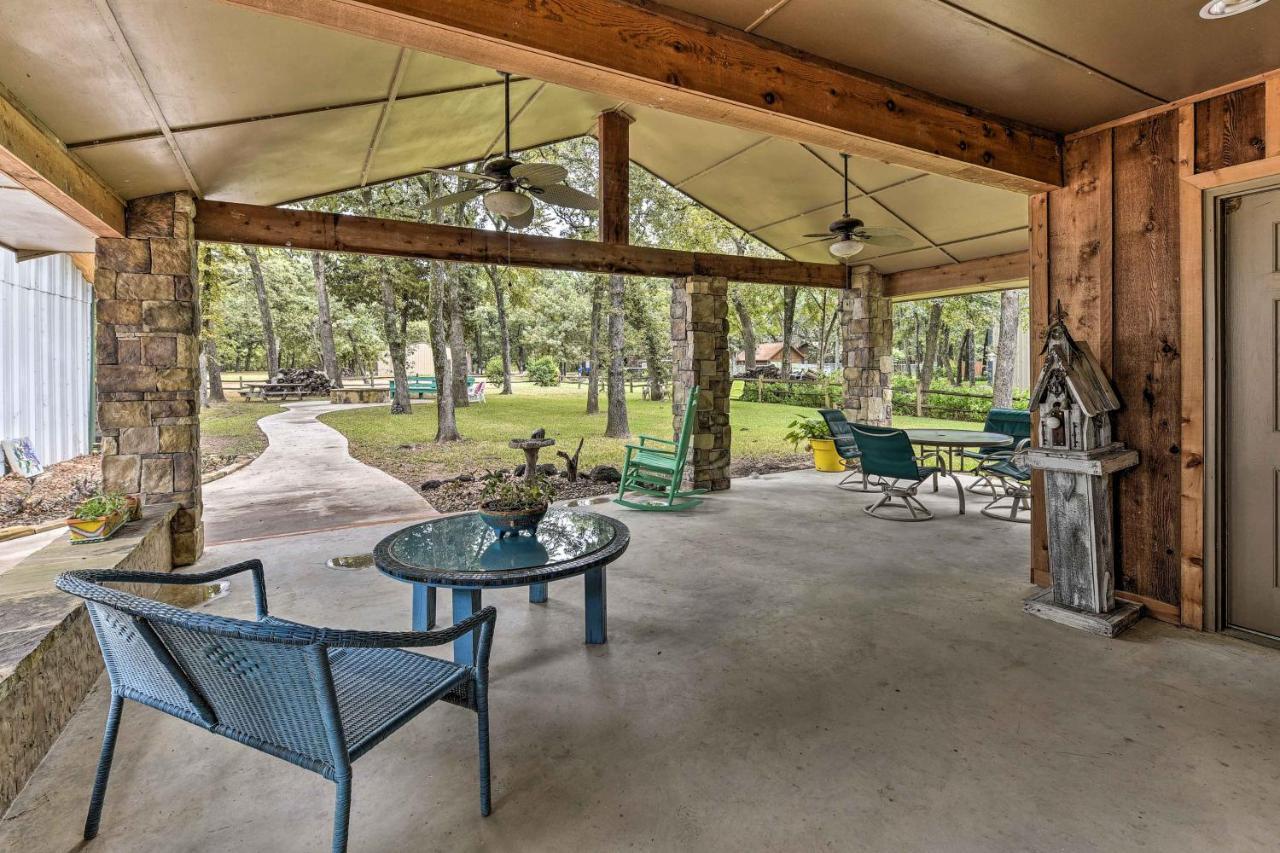 Kingston House With Fire Pit, Short Walk To Lake! Экстерьер фото