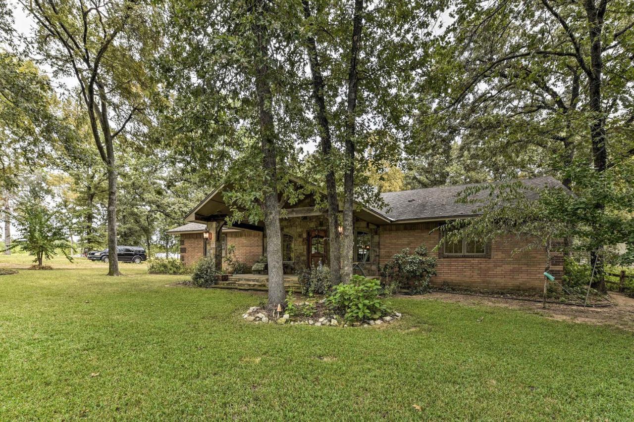 Kingston House With Fire Pit, Short Walk To Lake! Экстерьер фото