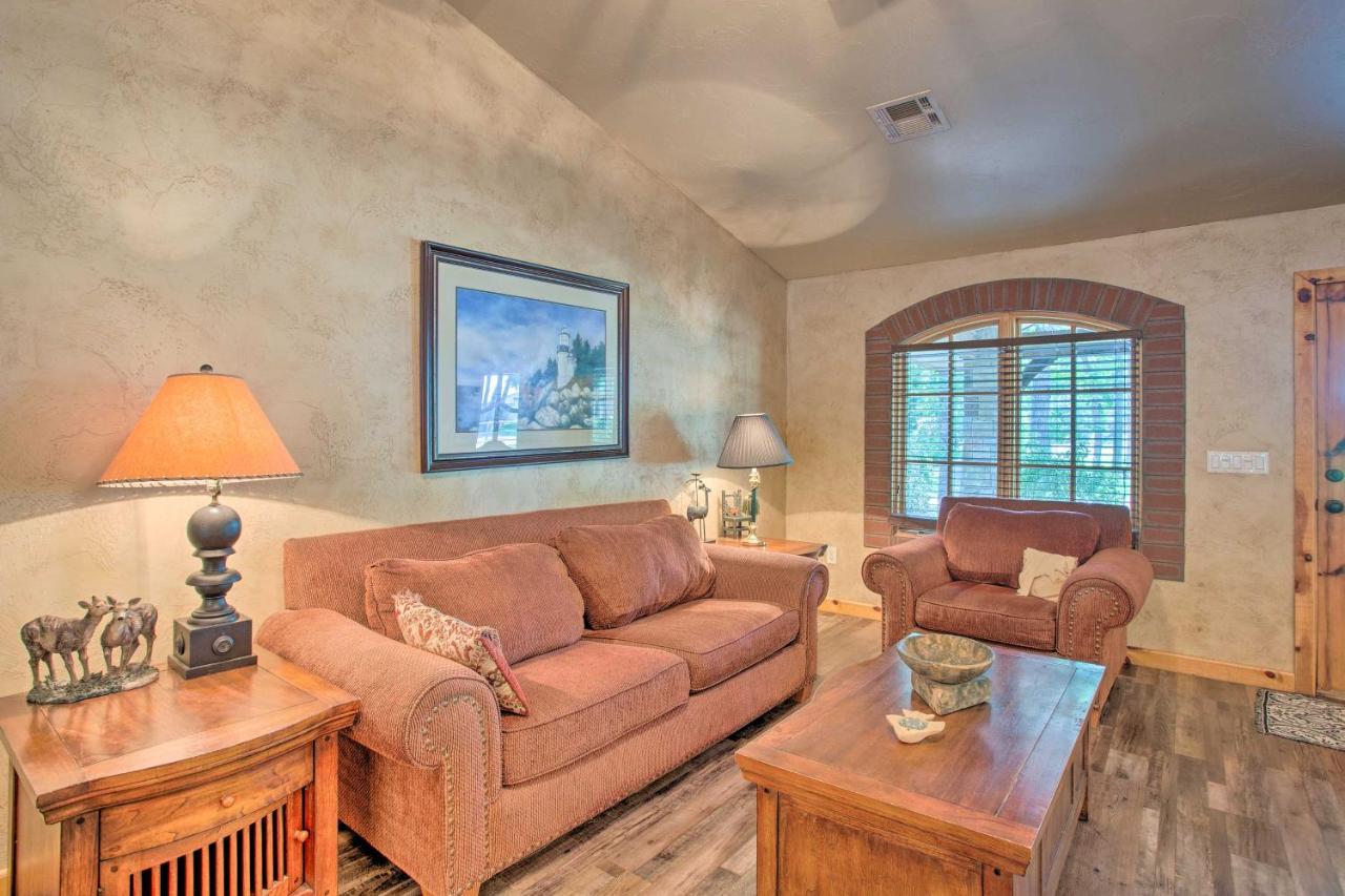 Kingston House With Fire Pit, Short Walk To Lake! Экстерьер фото