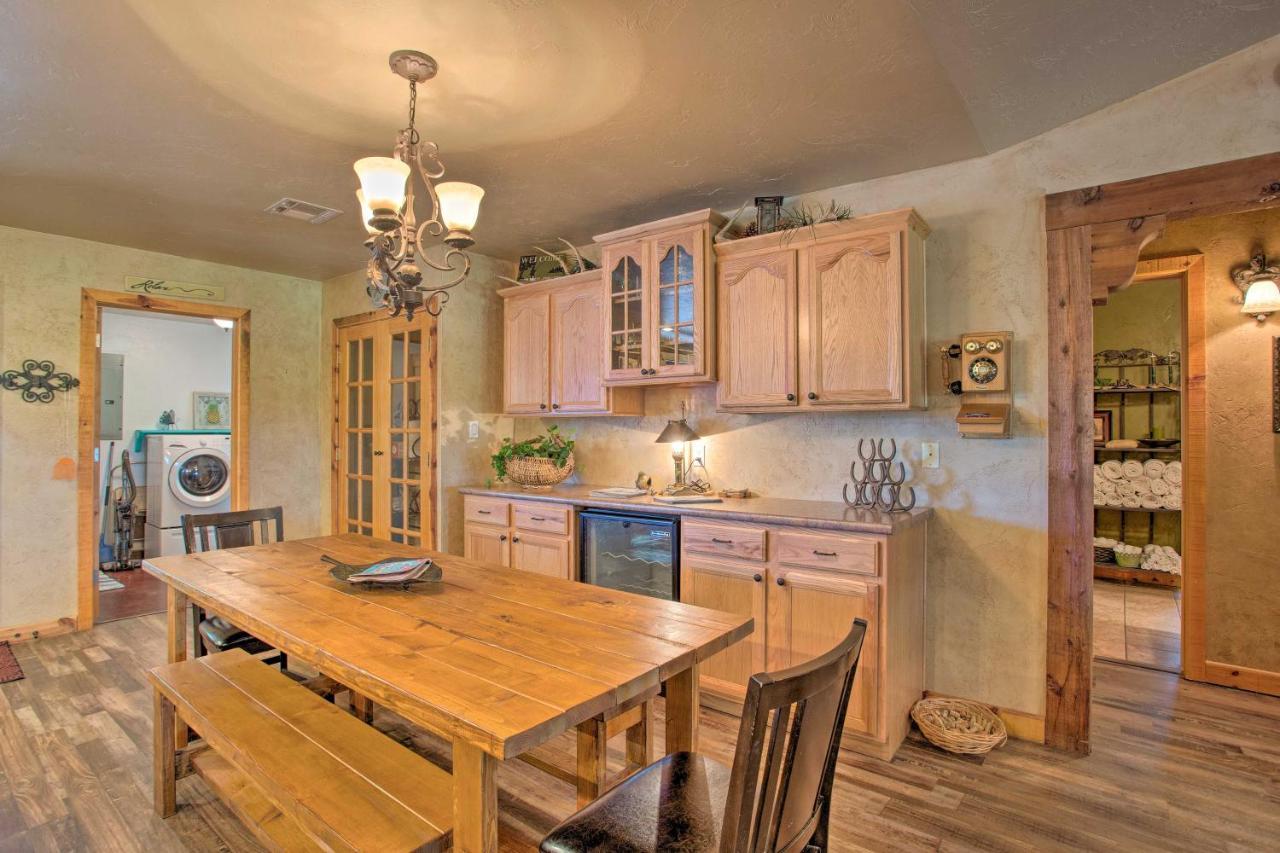 Kingston House With Fire Pit, Short Walk To Lake! Экстерьер фото